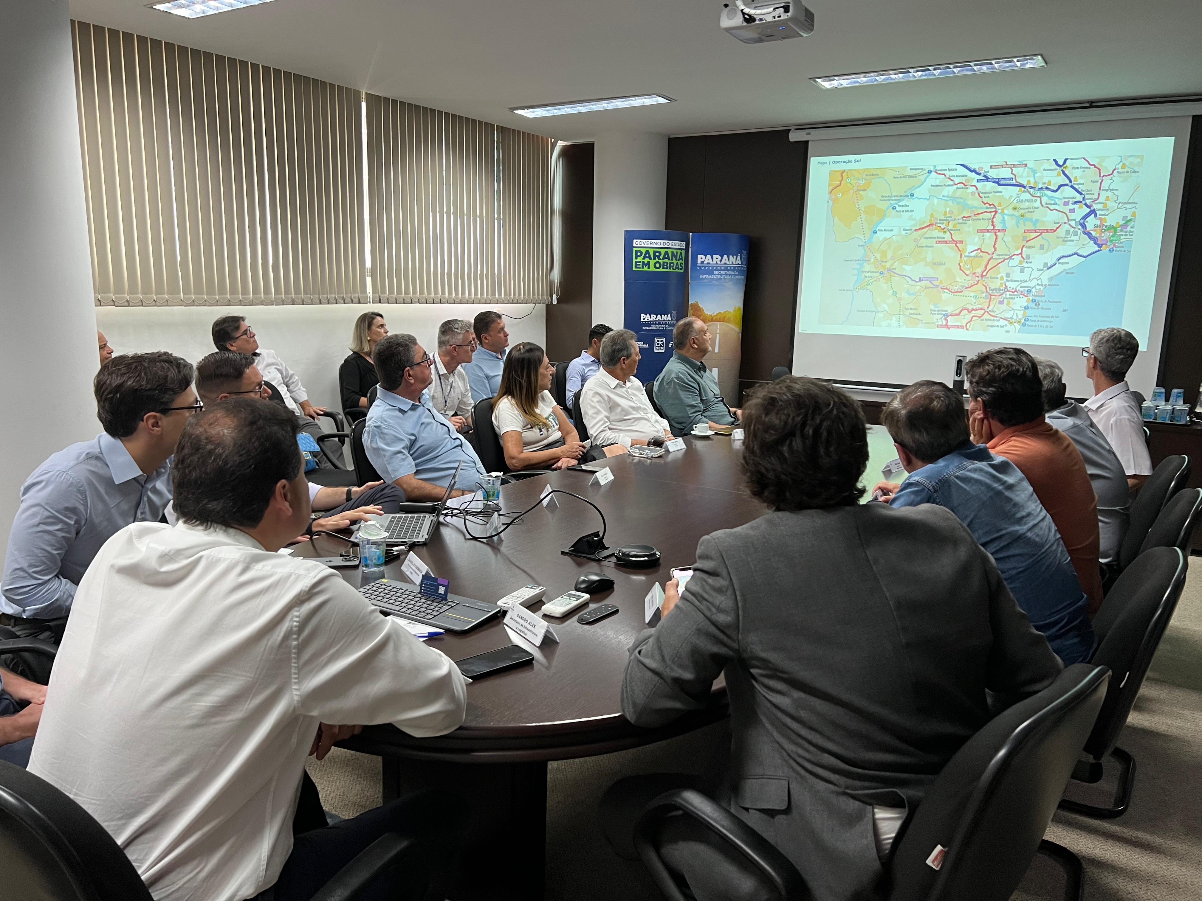 Prefeitos da AMUNORPI participam de reunião sobre suspensão do ramal ferroviário de Ourinhos